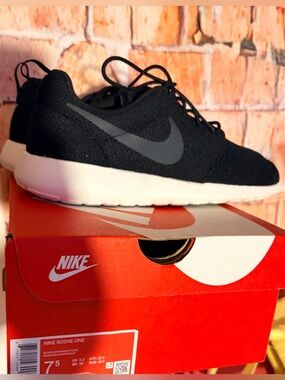 Nike Roshe One Men’s Black *With Box*